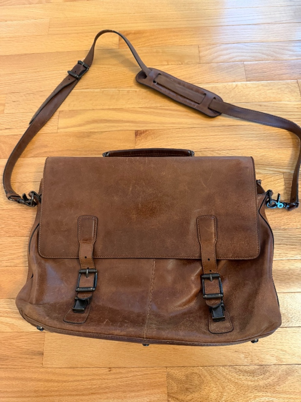 Beautiful Frye Leather Messenger Bag in Cognac
